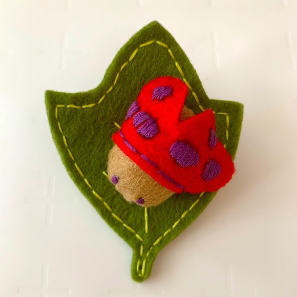 Handmade Heart/Flower/Grape/Rabbit Felt Pin/brooch NWOT - Picture 11 of 12